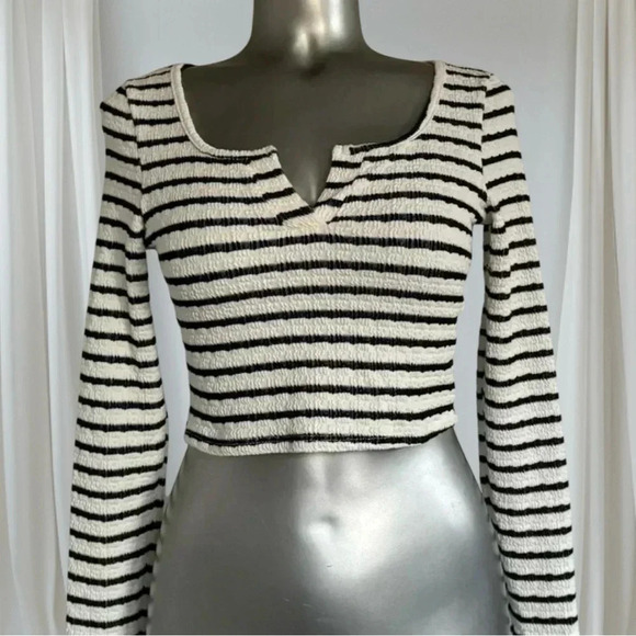 🆕21 Saints  Crop Top - Picture 3 of 16